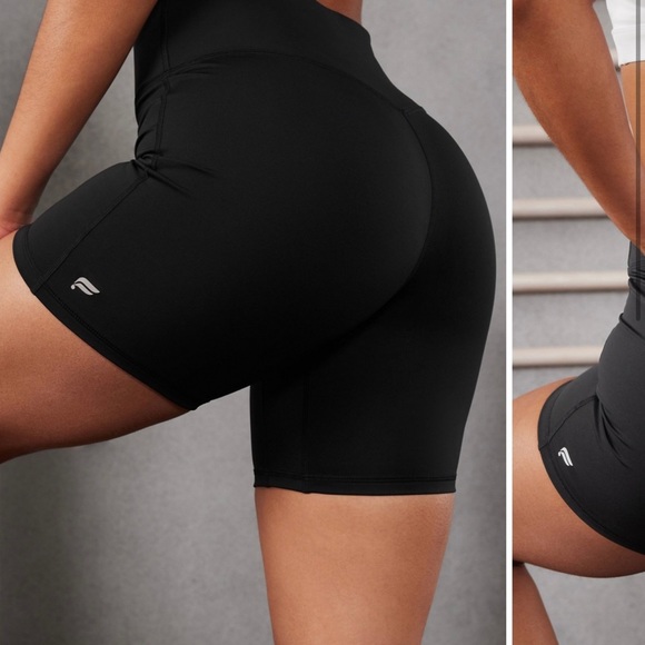 Fabletics anywhere motion 365 shorts - Picture 2 of 5